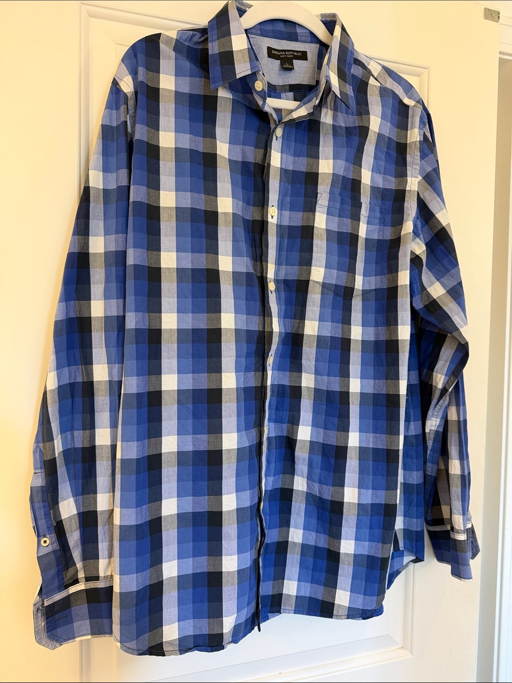 Banana Republic Blue and White Plaid Men's Button-Down Shirt
